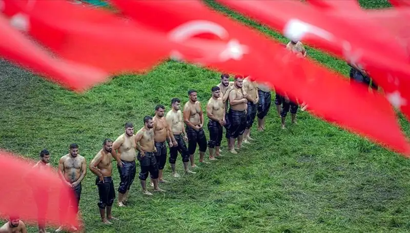 664. Tarihi Kırkpınar Yağlı Güreşleri: Başpehlivanlar ve Sporcular Arenada Buluşuyor