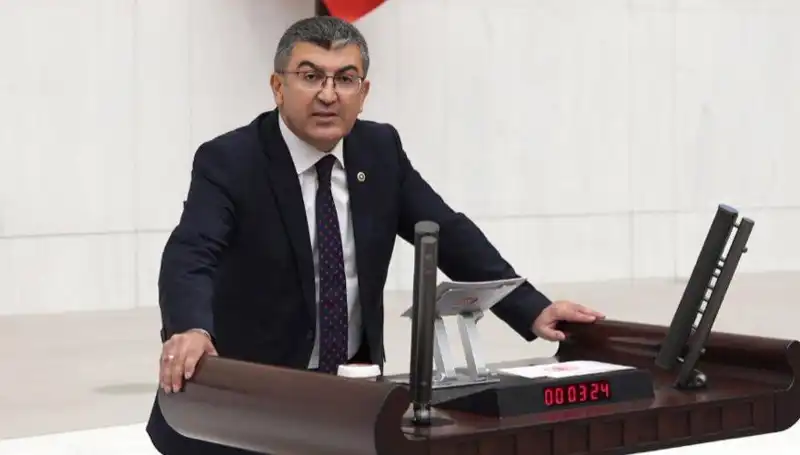 Hasan Ekici Gelecek Partisi’nden Şaşırtan İstifa, Siyasi Arenada Yeni Gelişmeler Mi Var?