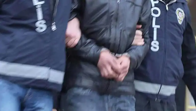 Türkiye Genelinde FETÖ Operasyonları: 30 İlde 65 Kişi Tutuklandı!