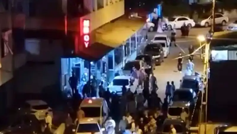 Düğün Kutlamasında Şok Eden Olay: Kalabalığın Ortasına Araç Girdi