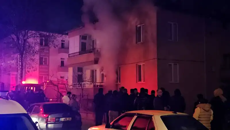 Çorum'da Bodrum Katındaki Yangın: 10 Kişi Dumandan Etkilendi!