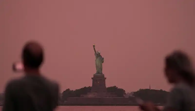 Kanada Yangınları: New York’u Karanlığa Gömden Duman Alarmı