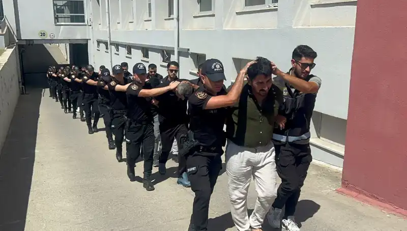 Adana’da 825 Kilo Eroin Ele Geçirildi: 16 Şüpheli Tutuklandı