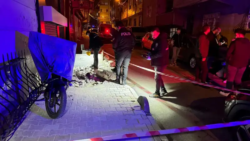 Küçükçekmece'de Plakasız Motosikletle Gerçekleştirilen Saldırı Şok Etti