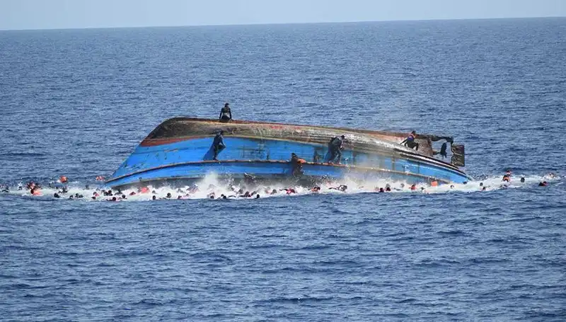 Filipinler'de Gemi Alabora Oldu: 4 Ölü, 7 Kayıp!