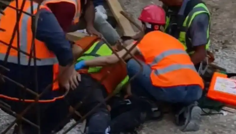 Adana'da İnşaat Alanında Yaşanan Kaza İki İşçiyi Yaraladı