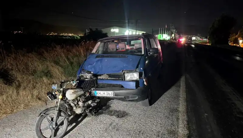Söke’de Minibüs Motosiklete Çarptı: Kaza Sonrası 3 Yaralı