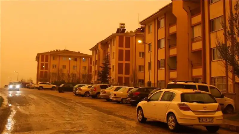 Meteoroloji'den Çarpıcı Uyarı: Çöl Tozu ve Sağanak Bir Arada!