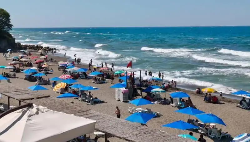 Akçakoca’da Plajlar Kapatıldı: Deniz Yasağı Neden Uygulandı?