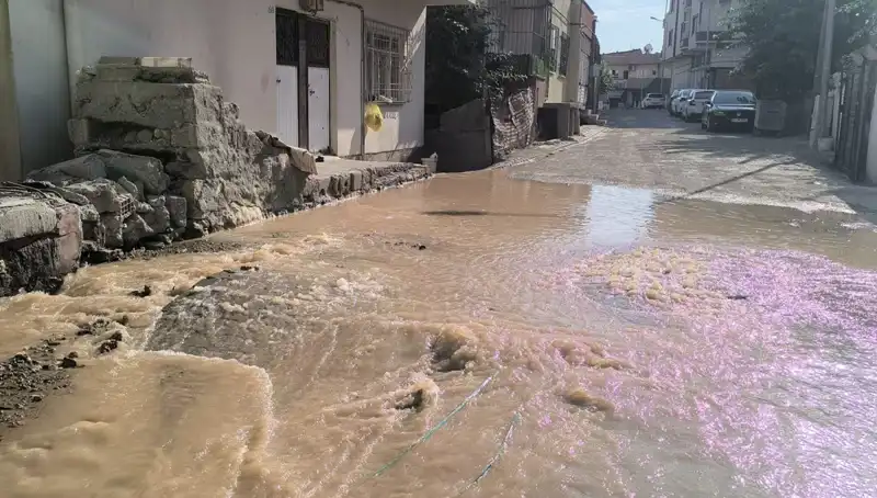 İlçede İçme Suyu Hattı Patladı, Çarşı Kısa Sürede Sular Altında Kaldı!