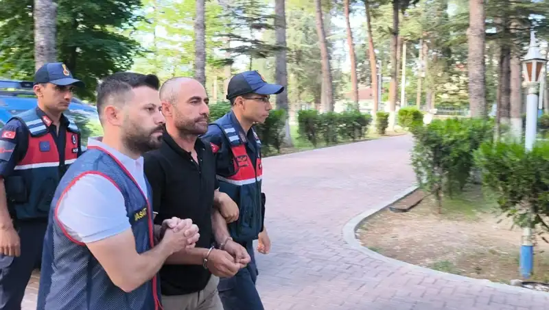 Hırsızlık Skandalında Şok Detaylar: 4 Şüpheli, 140 Kez Suç İşledi!