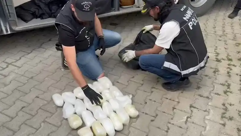 Havalimanında Şok: Yolcunun Valizinde 13 Kilo Metamfetamin Bulundu