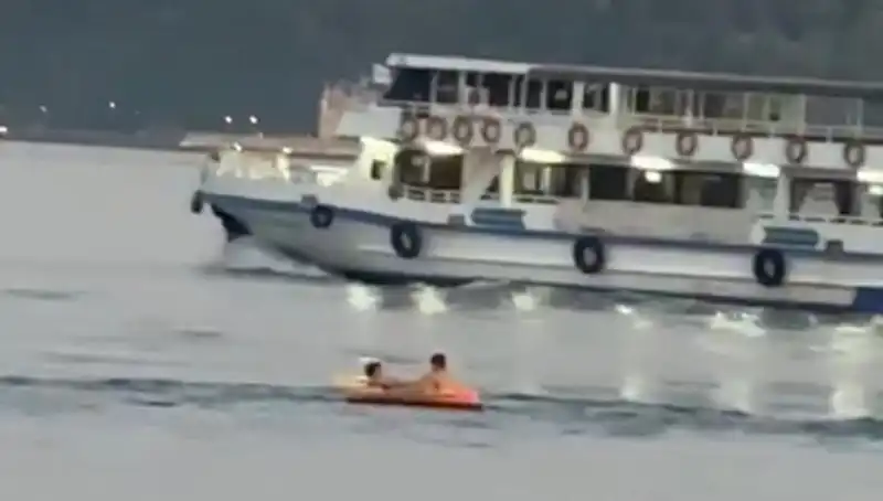 Sarıyer Sahilinde Şaşkınlık Yaratan Olay: İki Çocuk Denizde Botla Açıldı