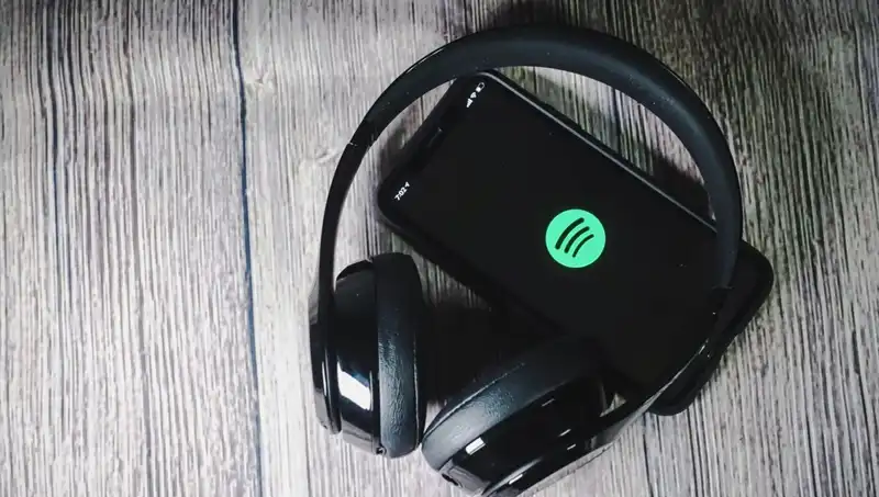 Spotify, Ölü Sanatçıların Şarkılarını Yayınlamaya Başladı: Yapay Zeka Tehditi mi?