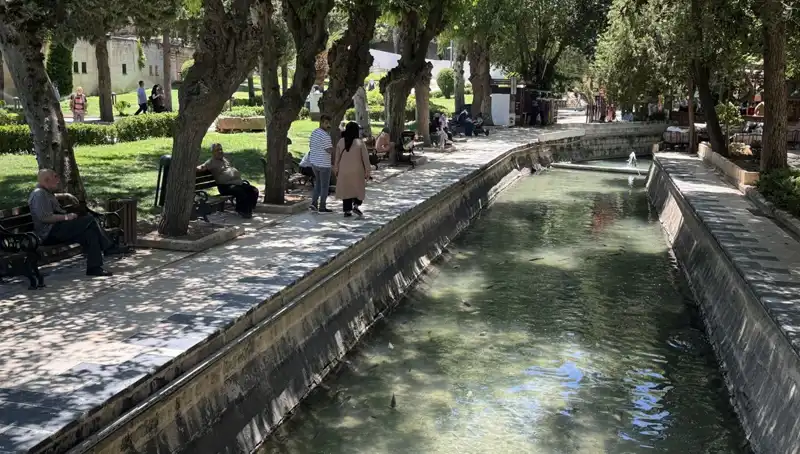 Şanlıurfa, Termometrelerin 37 Dereceyi Aştığı Yaz Sıcaklığına Sahne Oluyor!