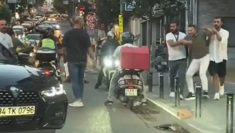 Nişantaşı'ndaki Yol Verme Kavgasında Sopalı Saldırı İle Şok Gelişme