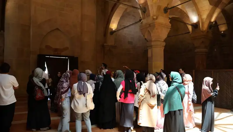 Dillerin Sessizliği: Dünyanın En Eşsiz Dillerine Yolculuk