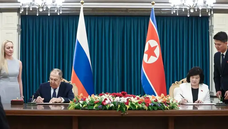 Rusya ve Kuzey Kore Arasındaki İlişkiler Derinleşiyor: Lavrov’un Zirvesi