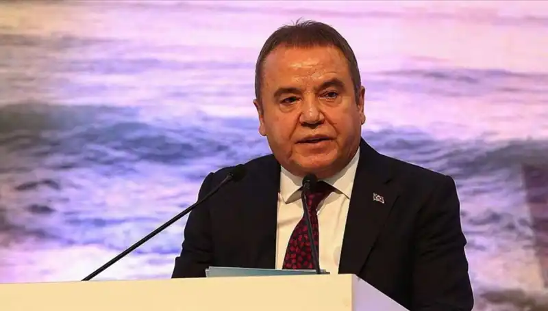Antalya'nın Yeni Yüzü: Muhittin Böcek'in Hayatı ve Başarıları