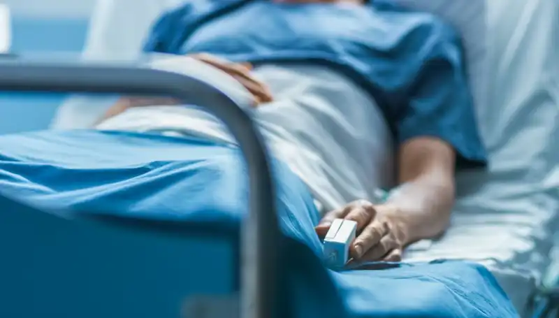 Mide Ağrısıyla Doktora Giden Genç Kadın, Haftalar Sonra Hayatını Kaybetti