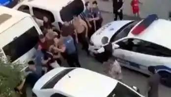 Sosyal Medyadaki Tartışma Sokaklarda İki Tarafı Karşı Karşıya Getirdi