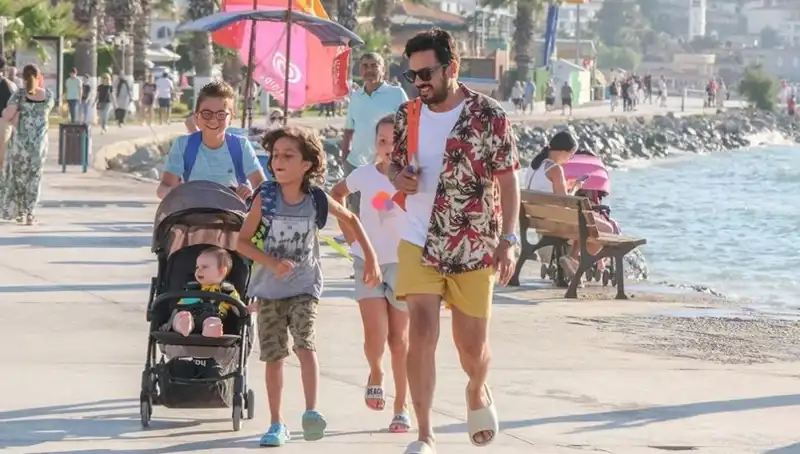 : "Ne Olacak Halim?" Filmi: Oyuncular ve Konusu ile Dikkatleri Üzerine Topluyor