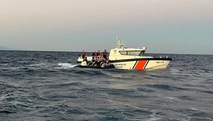 Ayvacık Açıklarında Dram: 17 Göçmen Kurtarıldı, Yeni Bir Hayat Mücadelesi Başladı