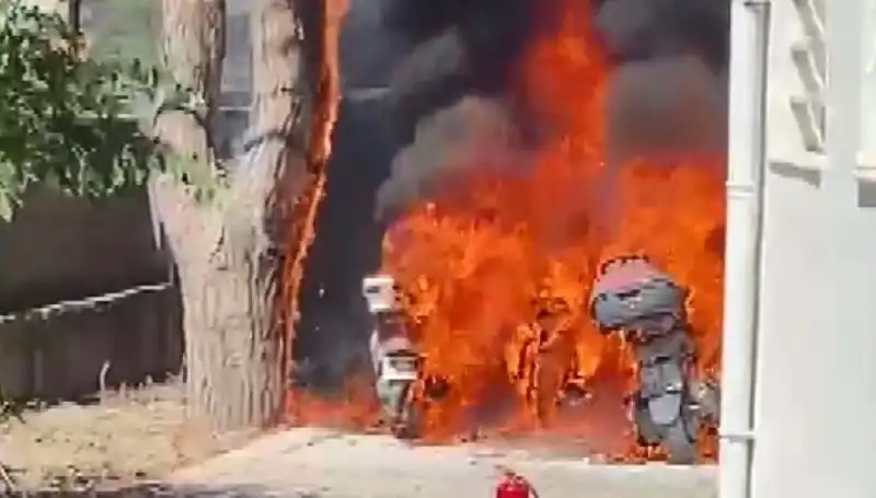 Park Halindeki 6 Motosiklet Alev Alev Yandı, Sebebi Henüz Bilinmiyor