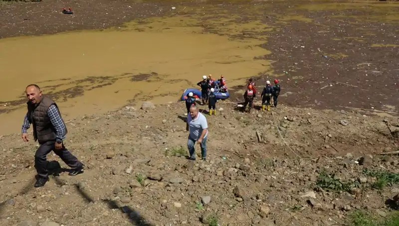 Trabzon'da Sel Felaketi: Evindeki Suyu Tahliye Eden Adamın Dramı