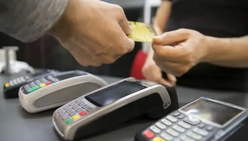 Kartlı Harcamalarda Beklenmeyen Artış: Tüketici Cüzdanları Sıkışıyor