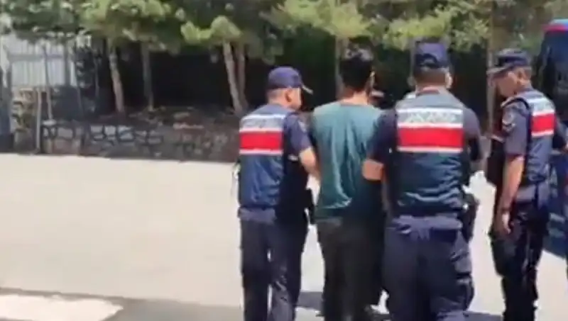 DAEŞ'e Karşı Yüzlerce Polisle Yapılan Operasyon: 26 Gözaltı Gerçekleşti