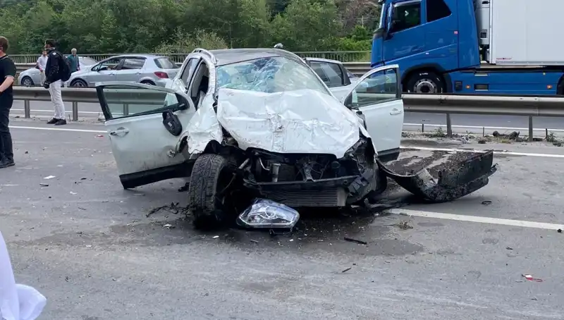 Tek Şeritli Yolda Korkutan Kaza: 3 Yaralı!