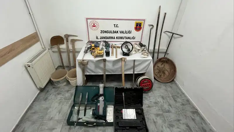 Çaycuma'da Kaçak Kazı Yapan Beş Şahıs Suçüstü Yakalandı