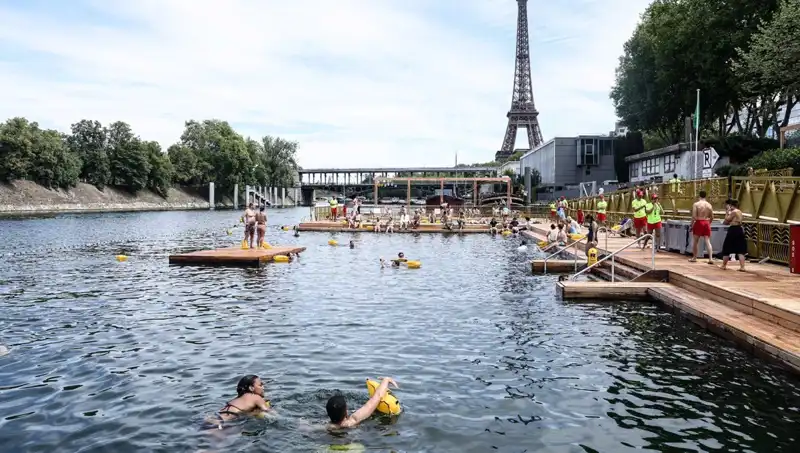 Fransa'da Tarihi An: Seine Nehri 102 Yıl Sonra Yüzmeye Açıldı!