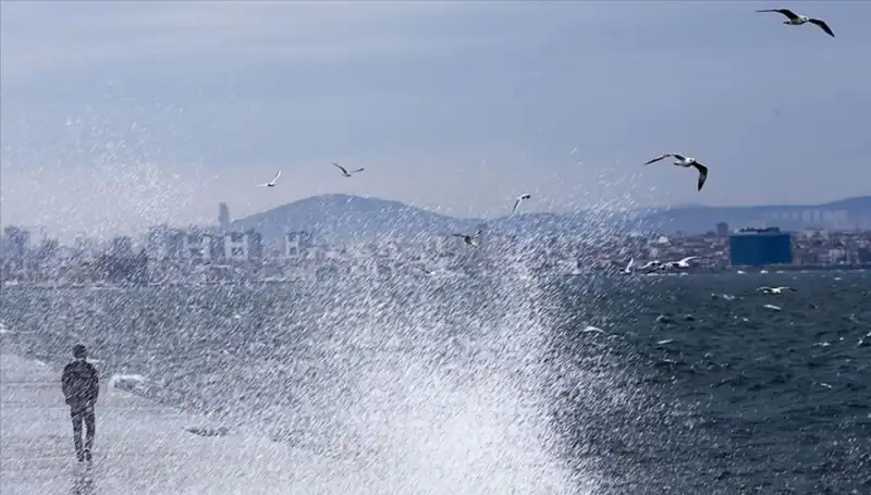 Marmara ve Ege'de Kuvvetli Rüzgar Bekleniyor: Dikkat!