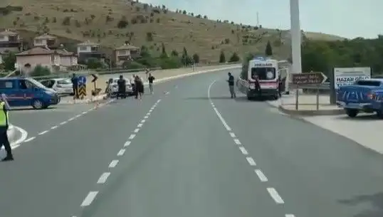 Elazığ'da Korkutucu Kaza: İki Otomobil Çarpıştı, Yaralılar Hastaneye Sevk Edildi