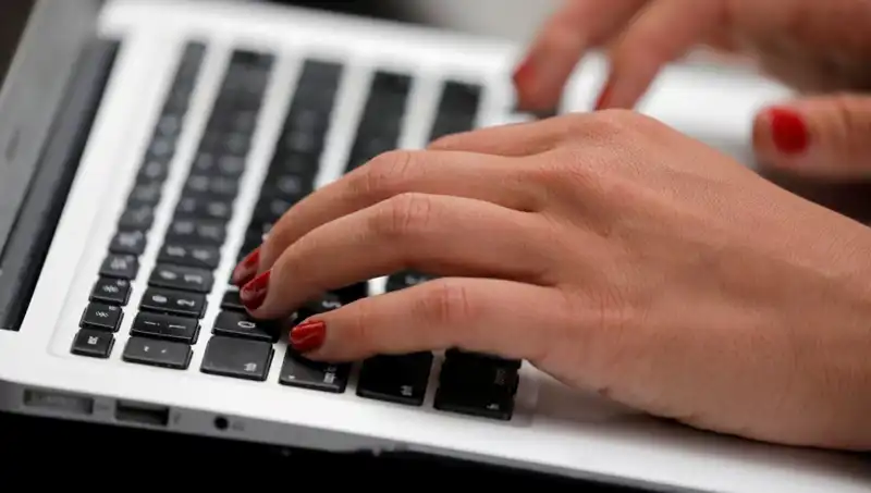 Laptop Mikrofonlarında Gizli Tehlike: Kapalıyken Dinleme İhtimali Gündemde