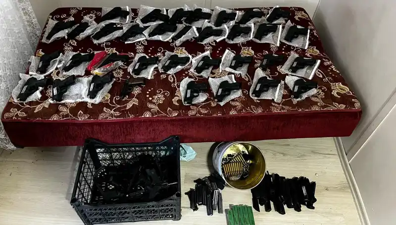 Gaziantep'te Sarsıcı Operasyon: 45 Silah ve El Bombası Ele Geçirildi!