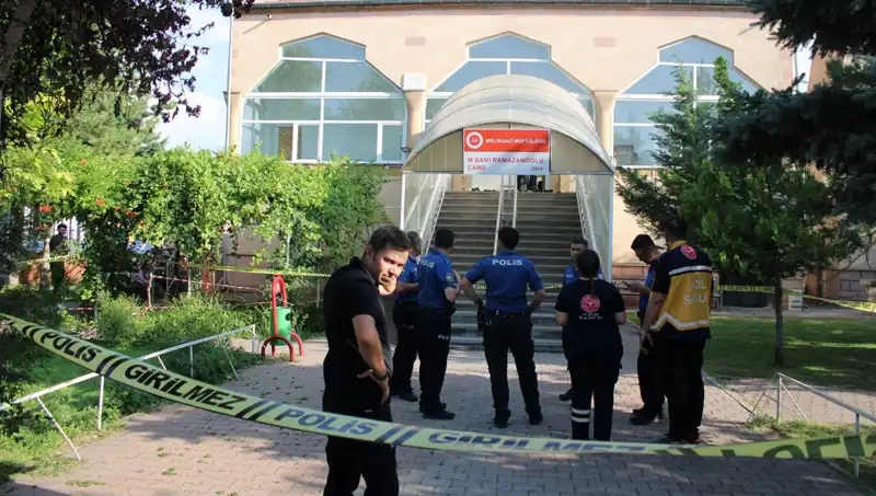 Husumet İki Hayatı Sonlandırdı: Namazda Canice Saldırı