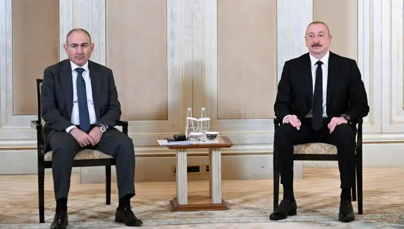 Aliyev ve Paşinyan’ın Abu Dabi Zirvesi: Barış Sürecindeki Yeni Dönüm Noktası mı?