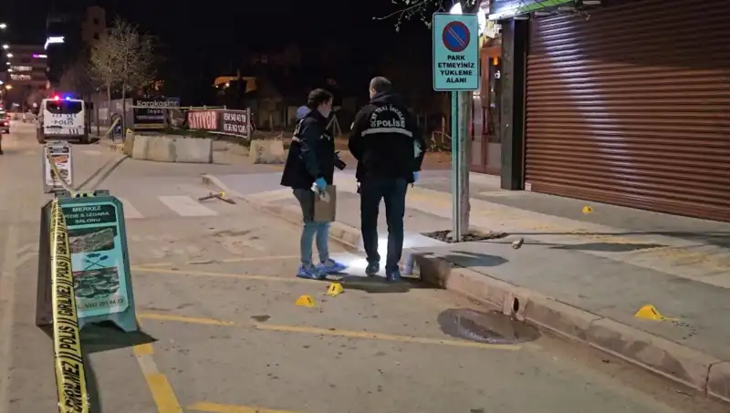 Pide Dükkanında Kanlı Kavga: Bir Kişi Hayatını Kaybetti, Üç Yaralı
