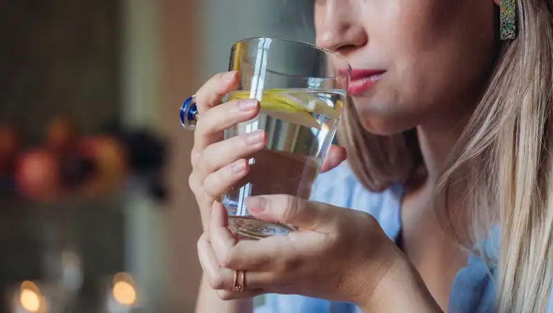 Harvardlı Uzman: Limonlu Su Gerçekten Sağlığınıza Ne Kadar Fayda Sağlar?