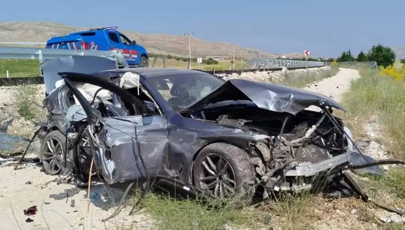 Sivas’ta İki Ayrı Trafik Kazasında 9 Kişi Yaralandı: Olayın Ayrıntıları Neler?