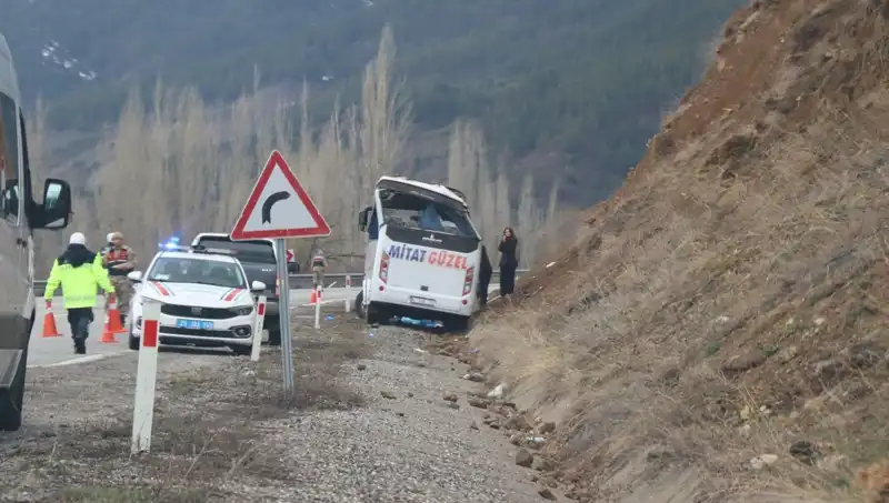Oltu'da İşçi Servisi Faciaya Neden Oldu: Yaralıların Sayısı Dikkat Çekiyor