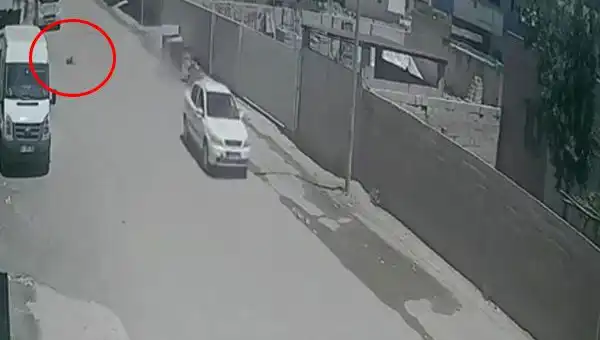 Çocuk, Otomobilin Çarpması Sonucu Hayati Tehlike Yaşıyor