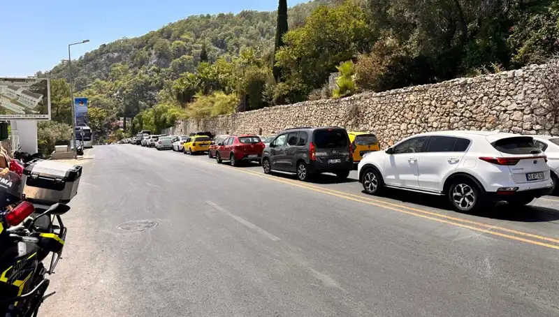 Fethiye-Ölüdeniz Yolunda Tatilcilerin Yoğunluğu Üç Kilometreyi Aştı!