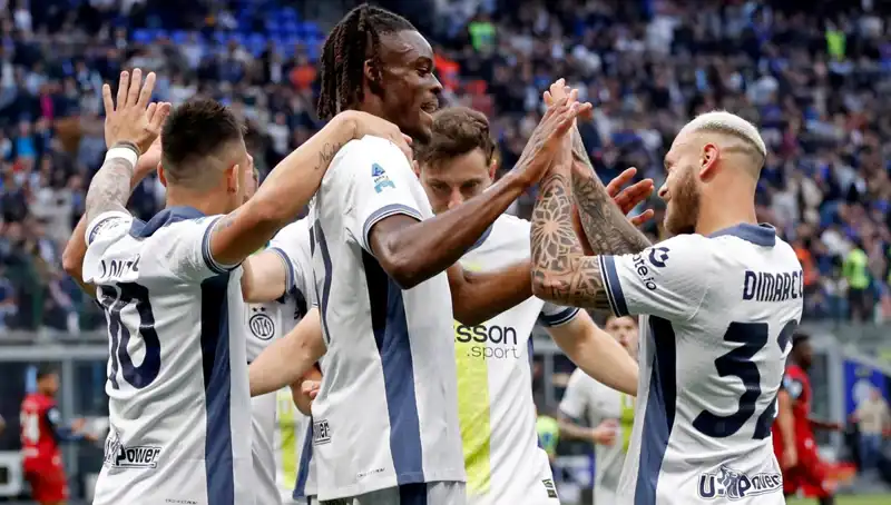 Serie A'da Zirve Canavarı: Şampiyon Play-Off ile Belirlenebilir mi?