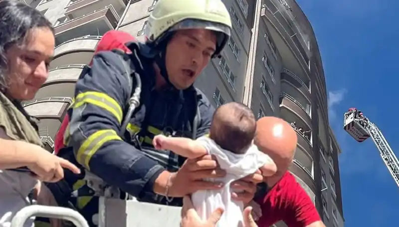 Kayseri'de 14 Katlı Binada Çıkan Yangın Korkuttu: 3 Yaralı