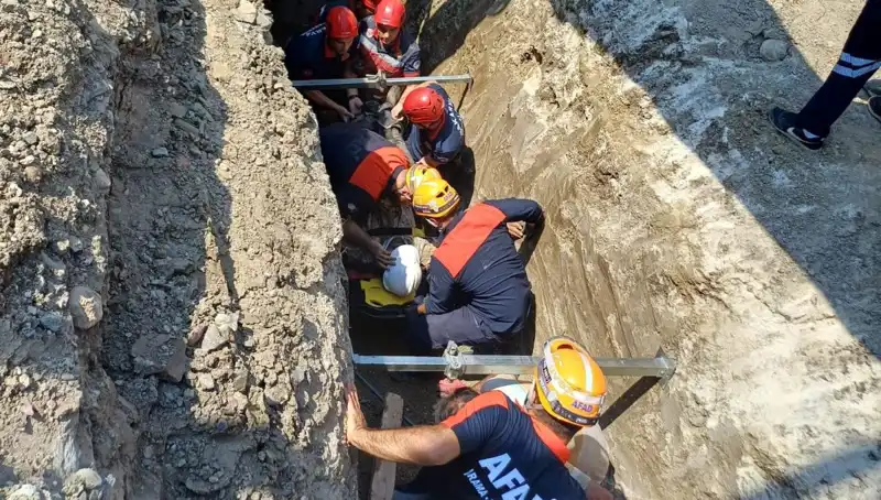 Göçük Altında Kalan İşçi Nefes Kesen Bir Kurtarma Operasyonuyla Kurtarıldı!