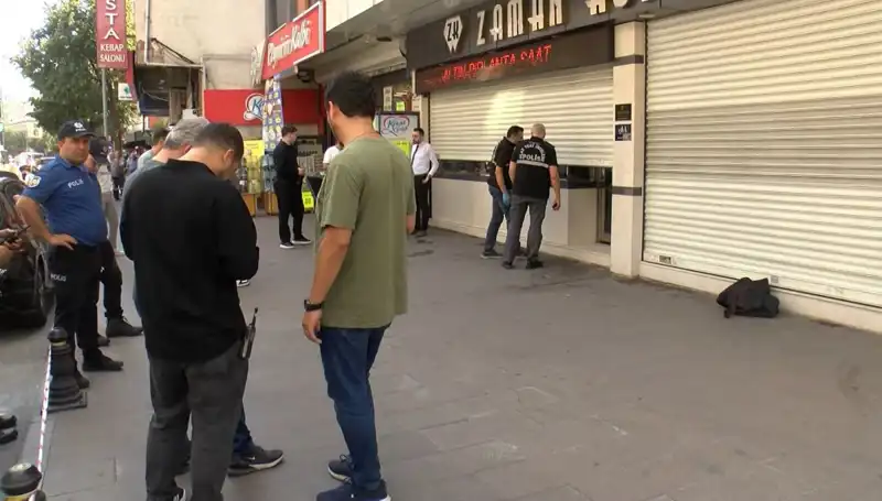 Güpegündüz Cadde Ortasında İnanılmaz Kuyumcu Soygunu Gerçekleşti!